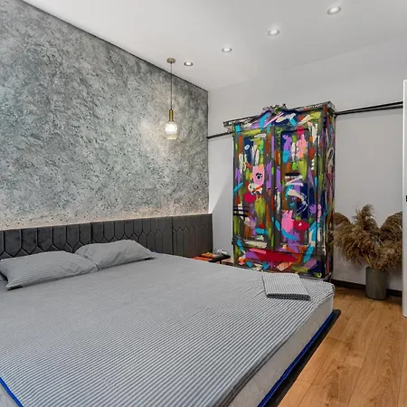 Apartment Bloody Lisa Design